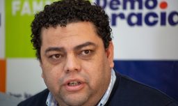 PPD y FA condenan agresión contra ministra de Ciencia en la Universidad Austral: “Las diferencias se enfrentan con diálogo, no con maltrato”