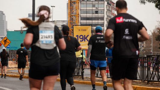 Metro informa: Cuatro líneas de la red abrirán anticipadamente por la Maratón de Santiago