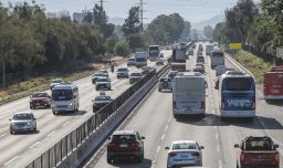 Más de 162 mil vehículos salieron de la RM en inicio de Semana Santa: 28 detenidos y 2 muertos, según balance de Carabineros