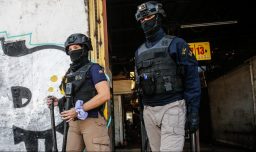 Operativo de control migratorio en Recoleta: Fiscalizan a personas y vehículos en cercanías de La Vega