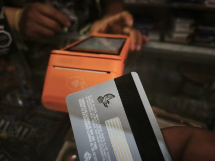 Mora crece 15% en un año: Hay más de 4 millones de personas con deudas impagas en Chile