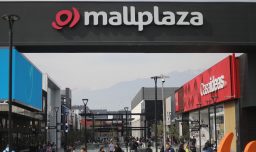 Tribunal admite querella contra influencers tras incidentes por lanzamiento de $700 mil en Mall Plaza Vespucio