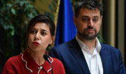 Manouchehri por "chiste" de Kast sobre almuerzo con excompañeros en La Moneda: "Como humorista es un muy mal presidente"