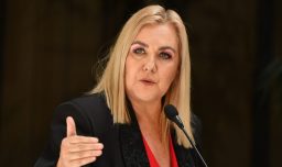 Pamela Jiles arremete contra el gobierno y alerta que “podría caer en un golpe blando”: “Hay una falta de respeto a la soberanía popular”