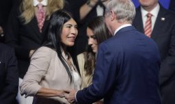 "Las manifestaciones son totalmente legítimas, pero violencia no": Alcaldesa de Valdivia condena agresión a ministra Lincolao