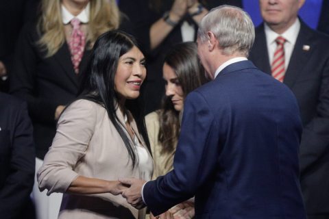 "Las manifestaciones son totalmente legítimas, pero violencia no": Alcaldesa de Valdivia condena agresión a ministra Lincolao