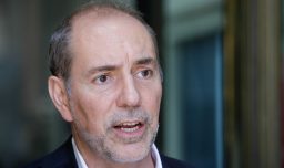 “No se ha cambiado nada”: Ministro de Transporte niega reducción de buses en Santiago y acusa campaña de desinformación con “motivación política”