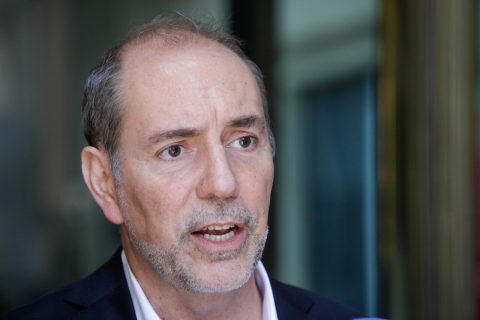 “No se ha cambiado nada”: Ministro de Transporte niega reducción de buses en Santiago y acusa campaña de desinformación con “motivación política”