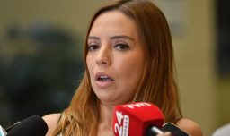 CDE evalúa acciones judiciales contra Camila Flores en medio de investigación por presunto fraude al Fisco