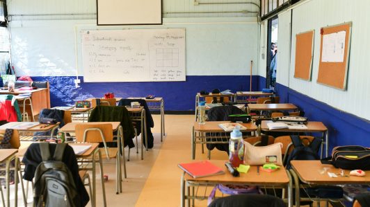 Publican Ley de Convivencia Escolar en el Diario Oficial: Permitirá instalar detectores de metales en colegios