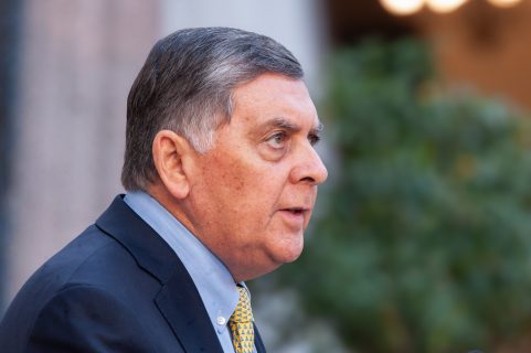 "Son estudiantes": Ministro Alvarado revela que ya están identificadas tres personas tras la agresión a la ministra Lincolao en la Universidad Austral