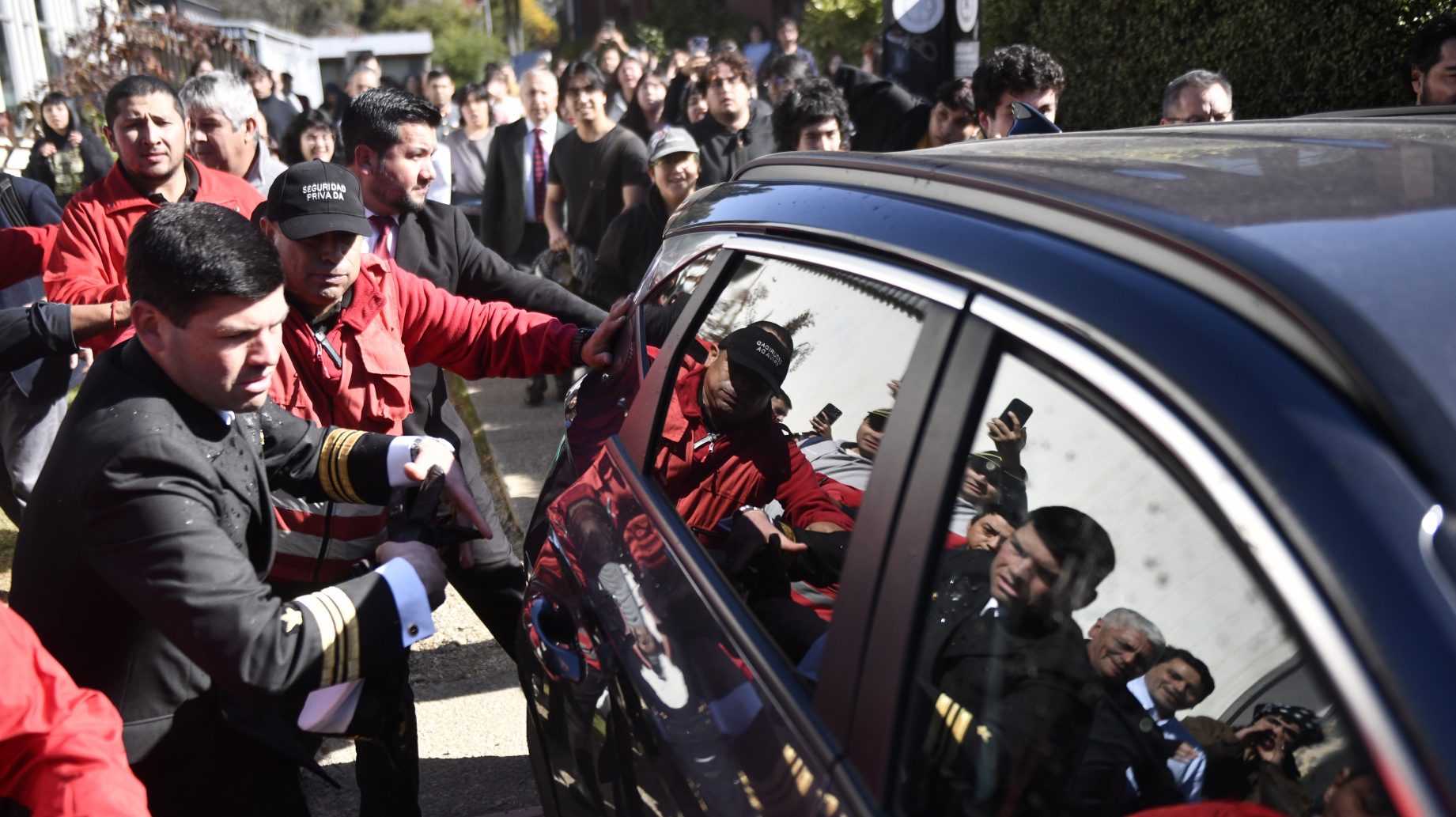 #HoyEsNoticiaCNN | [Entrevista] Rector de la UACh: “Con la ministra Lincolao acordamos desescalar el conflicto, lo que implicaba no llamar a Carabineros”