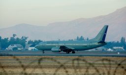 Salió de Chile primer vuelo de expulsión de migrantes del gobierno de Kast: Tiene como destinos Colombia, Ecuador y Bolivia