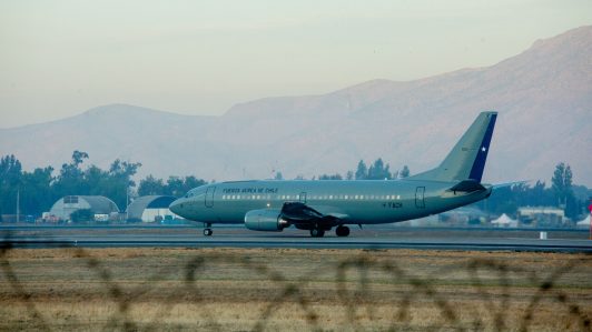 Salió de Chile primer vuelo de expulsión de migrantes del gobierno de Kast: Tiene como destinos Colombia, Ecuador y Bolivia