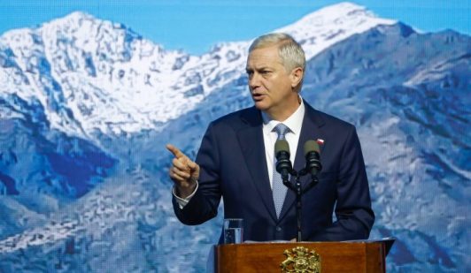 Gobierno de Chile condena "enérgicamente" ataque que obligó la evacuación de Trump