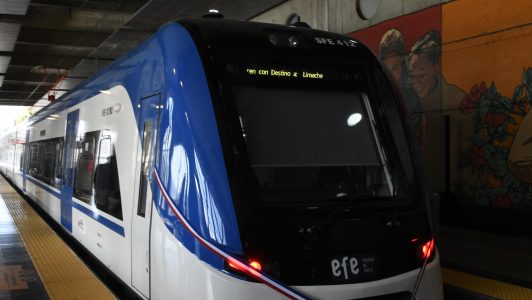 Nuevo tren comienza a operar en el servicio Limache-Puerto: llegarán cuatro más y aumentará 20% la capacidad en hora punta