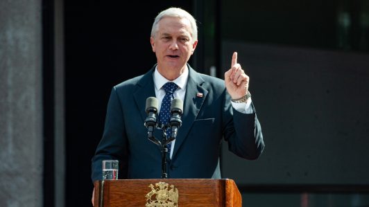 Presidente Kast respalda a ministro Quiroz tras críticas: "Ha sorprendido por su capacidad de diálogo y conocimiento técnico"