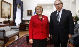 Excanciller Valdés asegura que el gobierno "desea que le vaya mal" a Bachelet y acusa "sabotaje" a su candidatura a la ONU