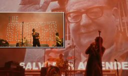 “Derrocado por la CIA en 1973”: The Strokes sorprendió al proyectar imagen de Salvador Allende durante show en Coachella