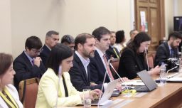 Alcalde Bellolio por incidentes en el Liceo Lastarria: “Uno de los jóvenes detenidos dijo que alguien le había pagado para hacer esto”