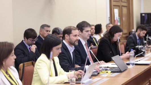 Alcalde Bellolio por incidentes en el Liceo Lastarria: “Uno de los jóvenes detenidos dijo que alguien le había pagado para hacer esto”