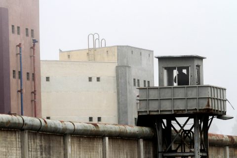 Liberan por error a interno condenado por robo en Valparaíso: Hay sumario y funcionarios suspendidos