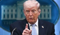 Trump excluye a Hizbulá del alto el fuego con Irán y califica ataques israelíes en Líbano como "escaramuza aparte"