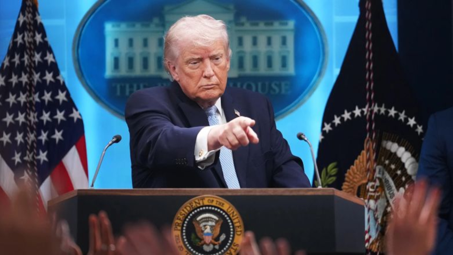 Trump evalúa cobrar peaje en el estrecho de Ormuz junto a Irán en medio de tensión energética