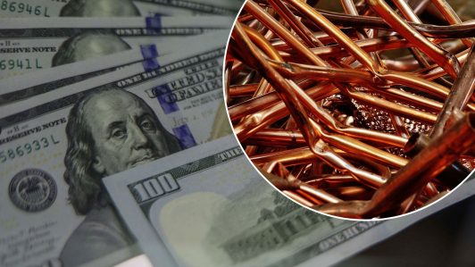 Dólar retrocede hasta los $892 impulsado por el avance del cobre tras superar los $900 durante la apertura