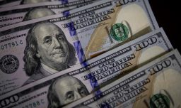 Dólar ronda los $890 y cierra con el tipo de cambio más bajo en un mes tras anuncio de negociaciones entre Israel y Líbano