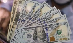 Dólar avanza hasta los $896 tras advertencia de Donald Trump de intensificar ataques en Irán si no hay acuerdo de paz