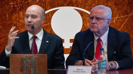 El tenso cruce entre el presidente de Codelco y el ministro de Hacienda en junta de accionistas