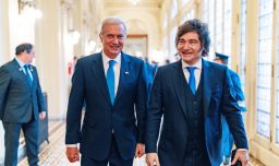 En gira por Argentina: Kast anuncia expulsión de inmigrantes irregulares "paso a paso" y pide salida voluntaria