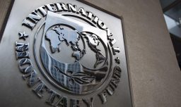 FMI advierte que los bancos centrales “deberán subir con firmeza las tasas de interés” para atenuar el shock de la guerra