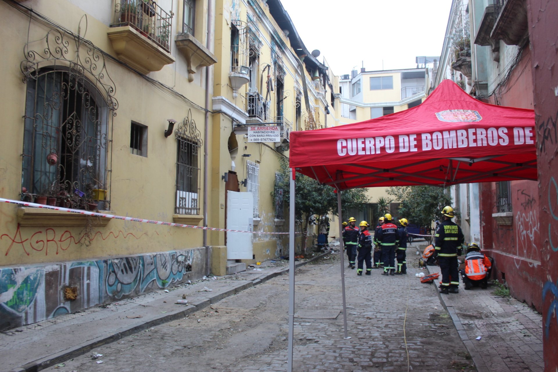 Bomberos confirma hallazgo de cuerpo en casona incendiada en Santiago el pasado 6 de abril