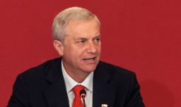 Kast firma "Ley de Reconstrucción Nacional" y sella con cita a la ex Concertación: "La tarea número 1 es generar empleo, el resto es música"