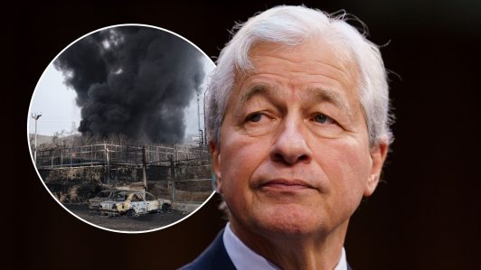 JPMorgan advierte mayor inflación y aumento de tasas de interés por guerra en Irán