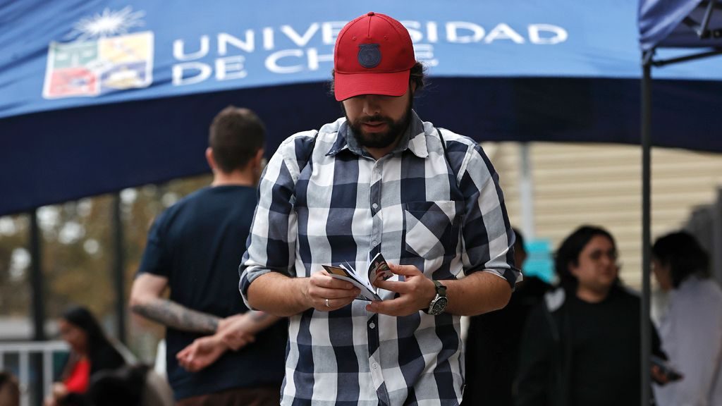 Universidad de Chile celebrará el Día del Libro entregando más de 3 mil ejemplares de Gabriela Mistral: ¿Dónde será la actividad?