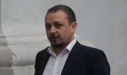 "Es una mala señal frente a la corrupción": Luis Cuello cuestiona decisión de la Cámara de no querellarse contra Camila Flores