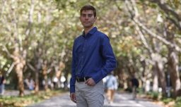 Joven estudiante chileno que desarrolló dispositivo contra el cáncer logra ingresar a prestigioso doctorado de Harvard y MIT