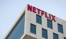 Netflix se embolsó US$ 2.800 millones tras dar un paso al costado con Warner Bros y aumentó sus ganancias en un 16,2%