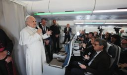 Papa León XIV rechaza la guerra de EE.UU. e Israel contra Irán pero condena la represión de manifestantes por el régimen iraní