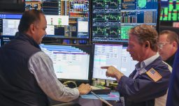 S&P 500 y Nasdaq cierran en máximos históricos ante posible acuerdo entre Estados Unidos e Irán