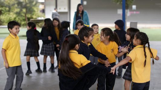 Supereduc lanza guía para reforzar seguridad en colegios: Control de accesos, alarmas y deber de denuncia en 24 horas