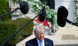 Trump amenaza con "aniquilar" Irán en una noche si no reabre el estrecho de Ormuz este martes