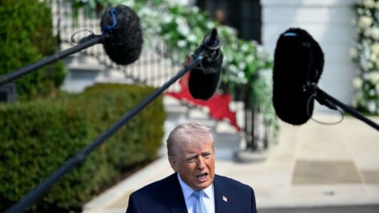 Trump amenaza con "aniquilar" Irán en una noche si no reabre el estrecho de Ormuz este martes