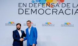 Cumbre en Defensa de la Democracia: Boric expresa preocupación por el auge de “proyectos autoritarios” y hace guiño a la candidatura de Bachelet a la ONU