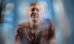 Martín Buscaglia vuelve a Chile con dos conciertos íntimos en Santiago y Valparaíso