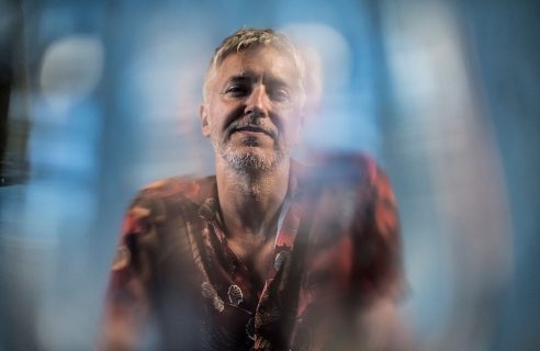 Martín Buscaglia vuelve a Chile con dos conciertos íntimos en Santiago y Valparaíso