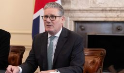 Reino Unido convoca a 35 países a una reunión virtual para analizar medidas que permitan reabrir el estrecho de Ormuz